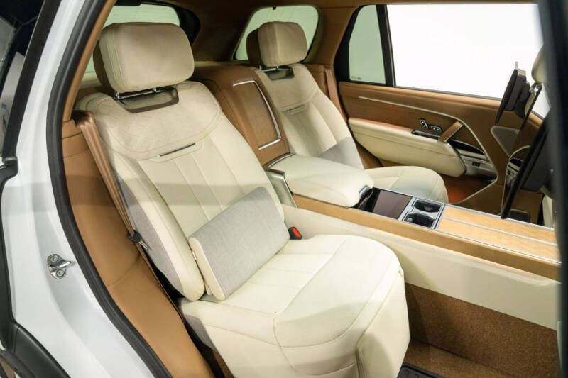 2024 Land Rover Range Rover P615 SV LWB