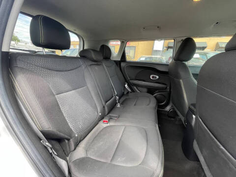 2016 Kia Soul +