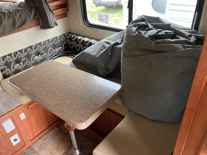 2015 Travel Lite 890 SBRX