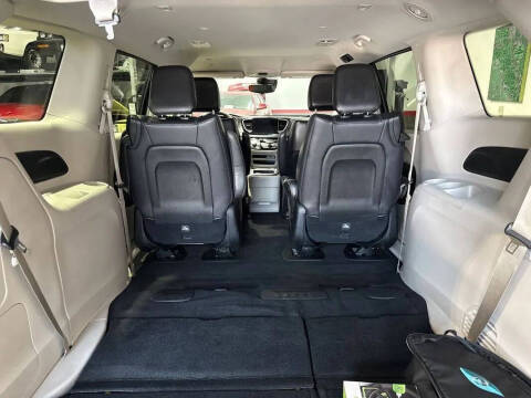 2024 Chrysler Pacifica Plug-In Hybrid Select