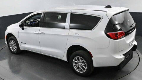 2025 Chrysler Voyager LX