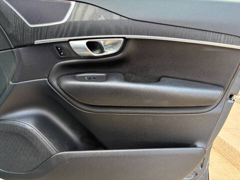 2020 Volvo XC90 T6 Momentum 7-Passenger