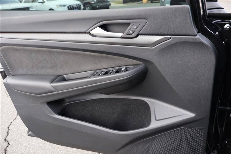 2024 Volkswagen Golf GTI SE