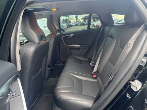 2015 Volvo V60 Cross Country T5