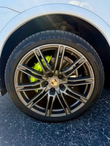 2017 Porsche Cayenne S E-Hybrid Platinum Edition