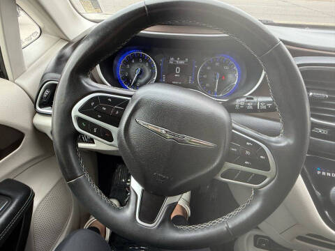 2022 Chrysler Voyager LX