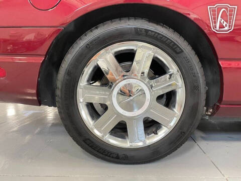 2004 Ford Thunderbird Deluxe