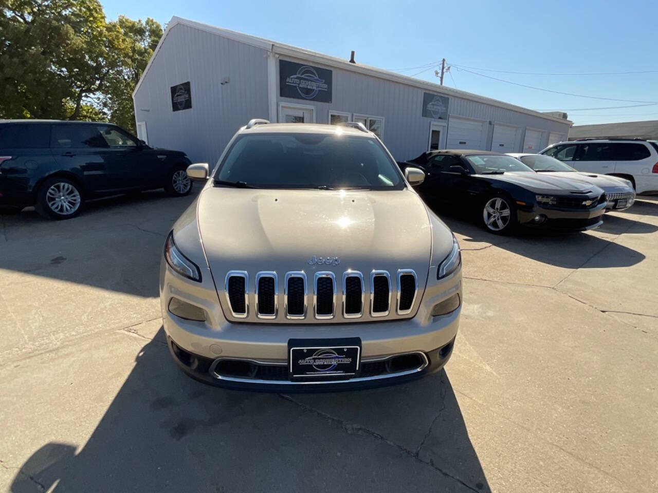 2014 Jeep Cherokee for sale at Auto Connection in Waterloo, IA