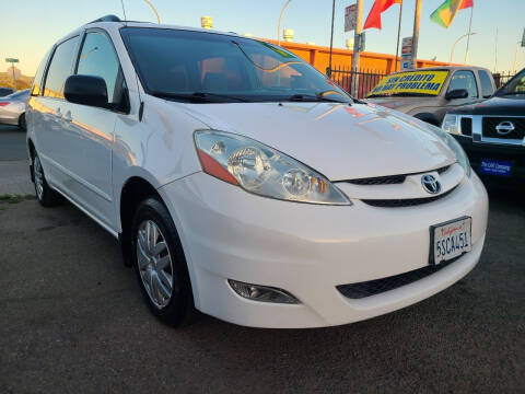 2006 Toyota Sienna for sale at Car Co in Richmond CA