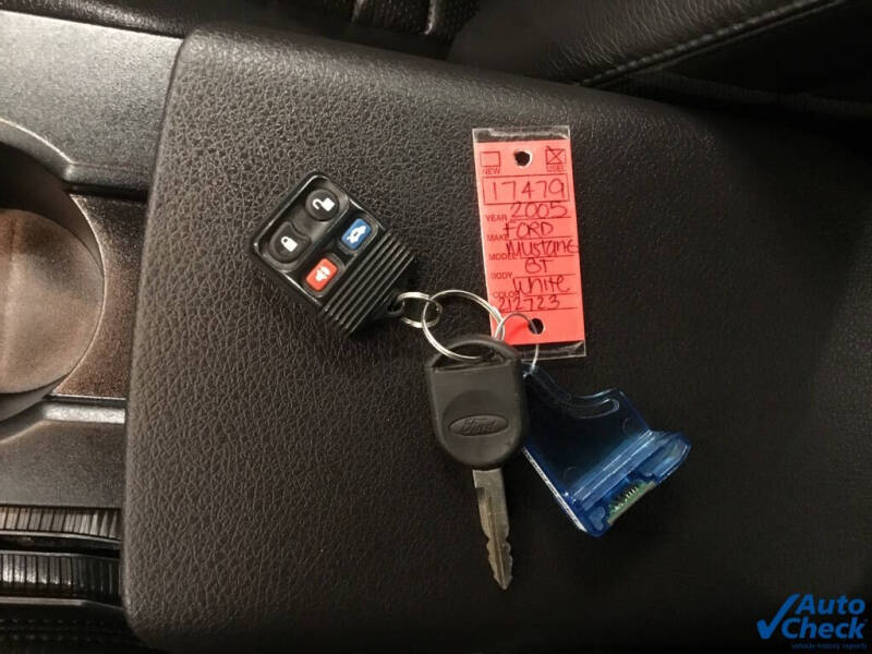 2005 Ford Mustang GT Deluxe