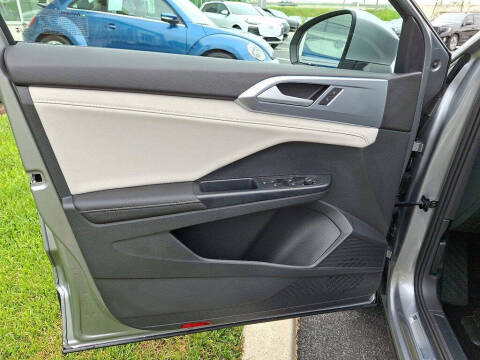2025 Volkswagen Taos SE 4Motion