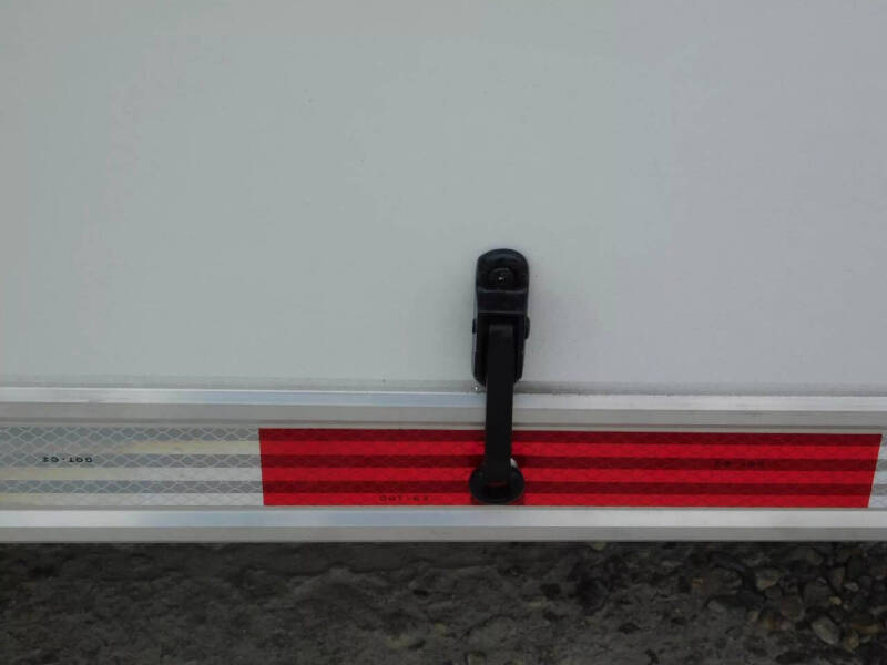 2026 United Trailers 53' Full Bathroom