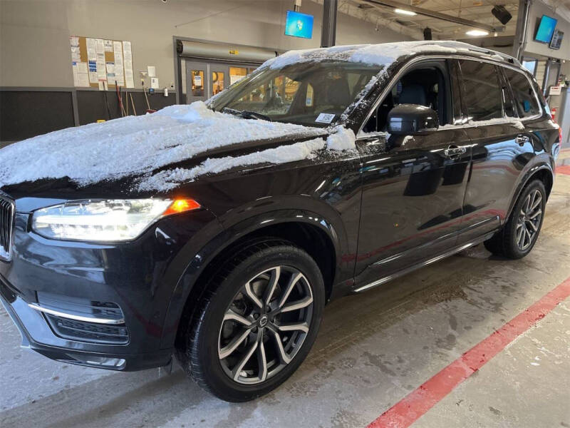 2018 Volvo XC90 Momentum's photo