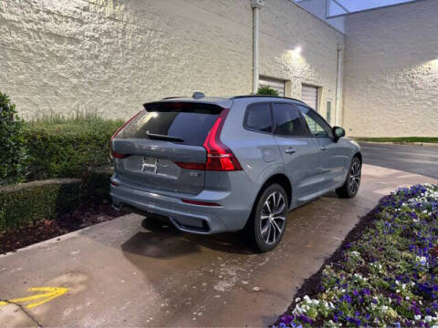 2024 Volvo XC60 B5 Plus Dark Theme