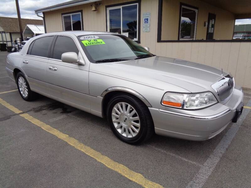 2004 Lincoln Town Car for sale at BBL Auto Sales in Yakima WA