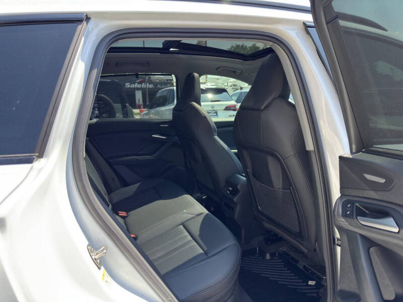 2025 Audi Q6 e-tron quattro Premium Plus