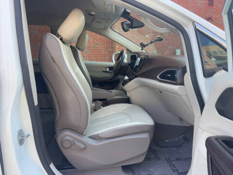 2017 Chrysler Pacifica Touring-L