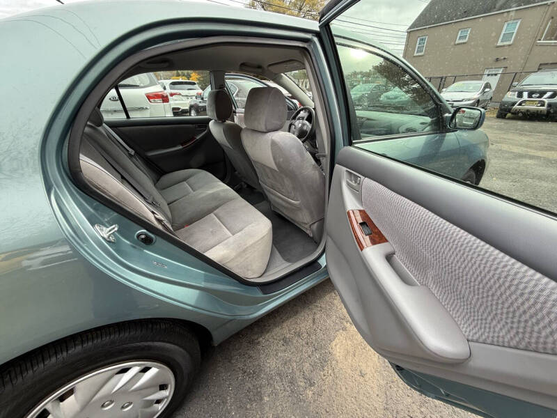 2005 Toyota Corolla LE