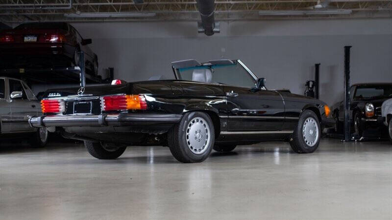 1987 Mercedes-Benz 560-Class 560 SL