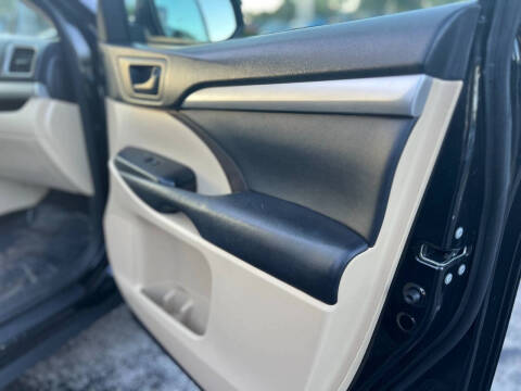 2016 Toyota Highlander LE