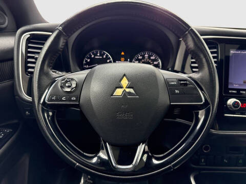 2020 Mitsubishi Outlander LE