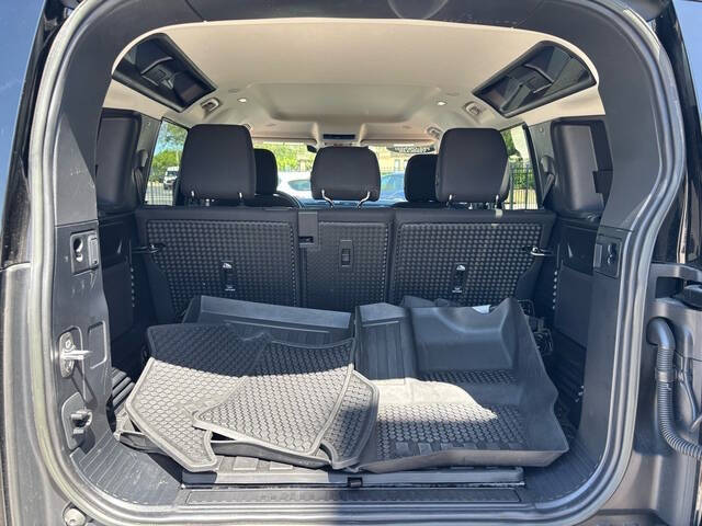 2023 Land Rover Defender 16