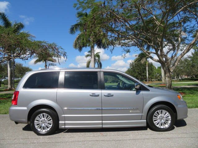 2013 Chrysler Town and Country Limited
