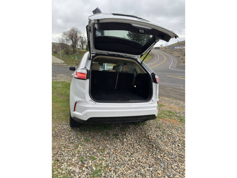2022 Ford Edge SE