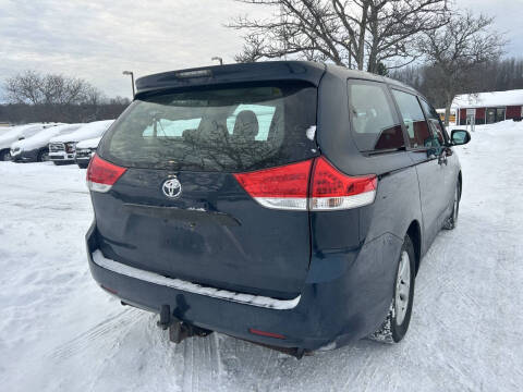 2011 Toyota Sienna Base 7-Passenger