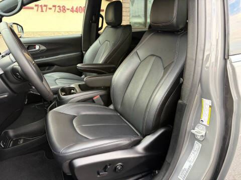 2025 Chrysler Pacifica Select