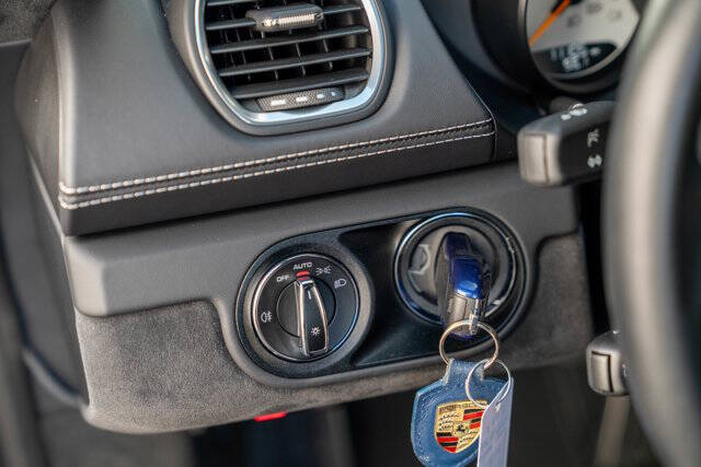 2020 Porsche 718 Cayman 15