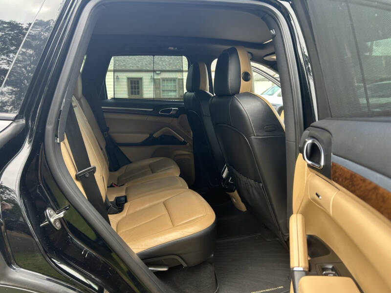 2014 Porsche Cayenne Platinum