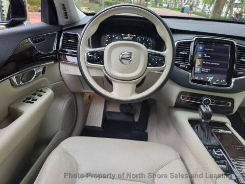 2016 Volvo XC90 T6 Momentum