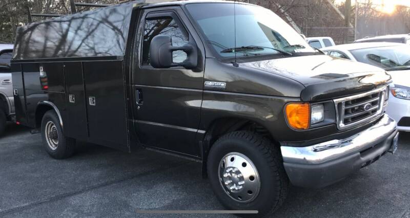2007 Ford E-Series Chassis for sale at BORGES AUTO CENTER, INC. in Taunton MA