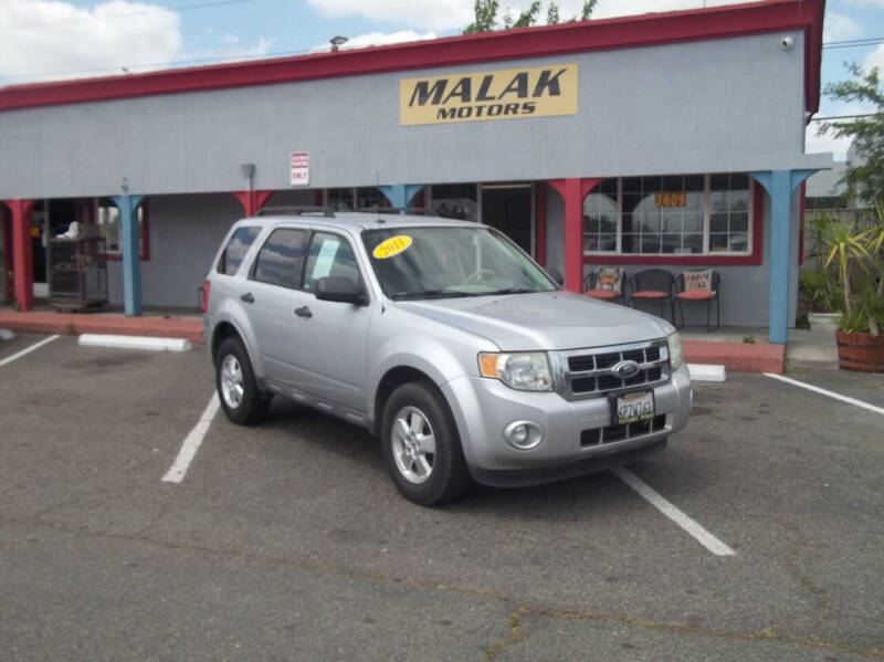 2011 Ford Escape null photo 2