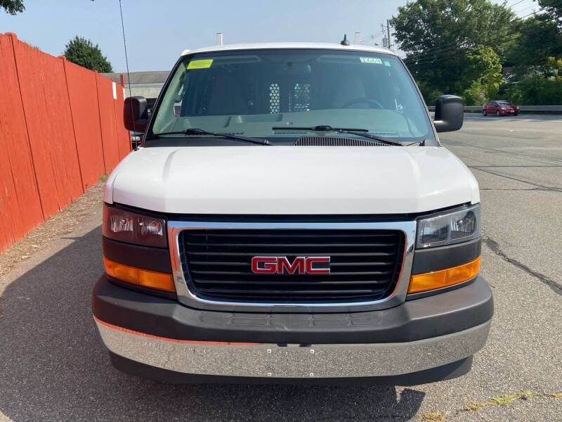 2019 GMC Savana Cargo Work Van photo 2