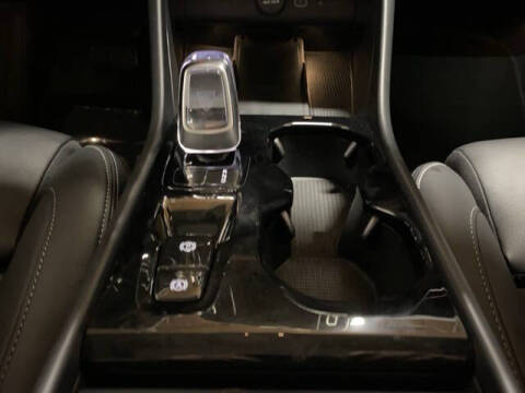 2025 Volvo XC40 B5 Plus Bright Theme