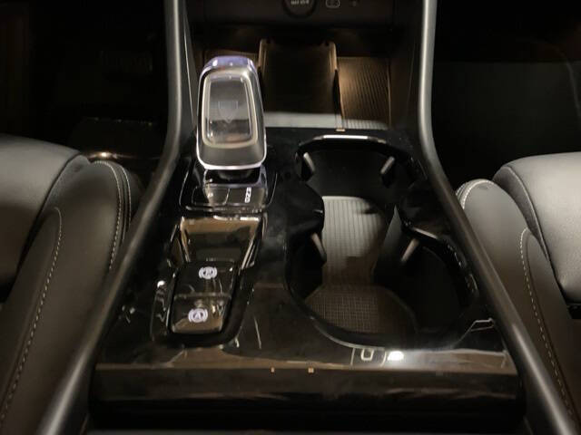 2025 Volvo XC40 B5 Plus Bright Theme