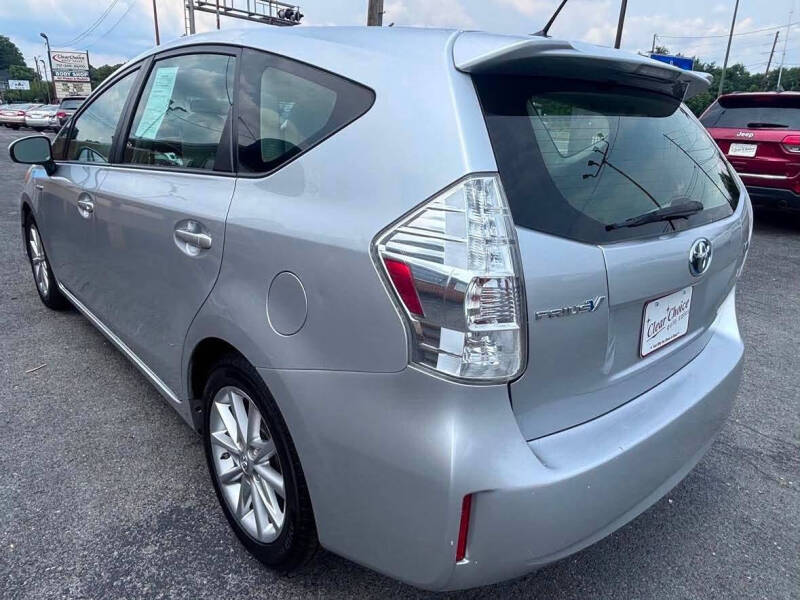 2013 Toyota Prius v Five