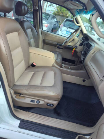 2004 Ford Explorer Sport Trac XLT