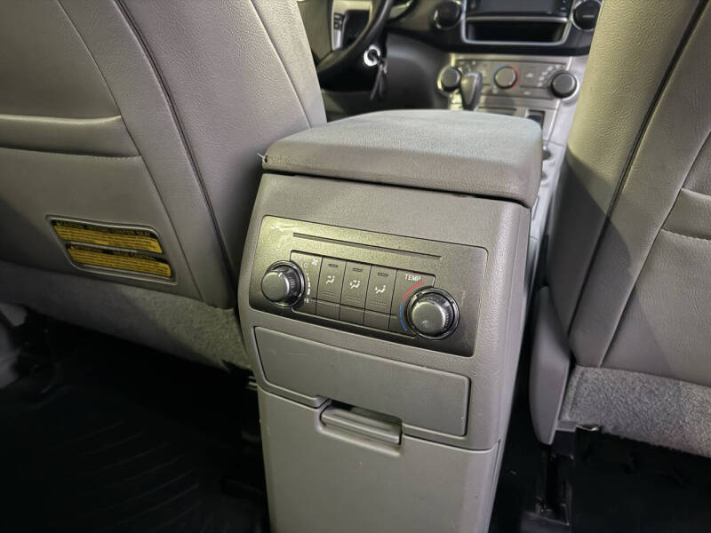 2013 Toyota Highlander SE