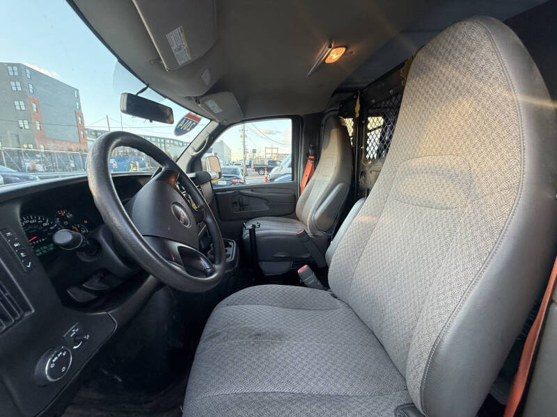 2014 GMC Savana Cargo Work Van's photo