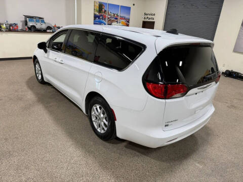 2021 Chrysler Voyager LX