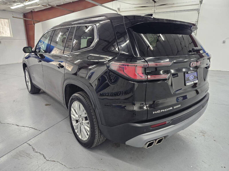 2024 GMC Acadia Elevation