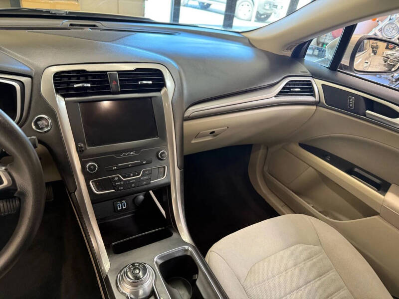 2019 Ford Fusion Hybrid SE