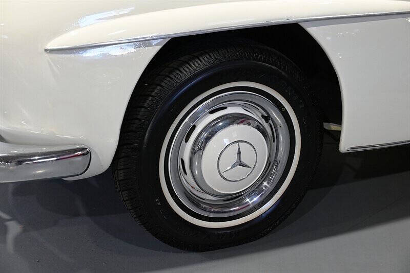 1961 Mercedes-Benz SL-Class 11