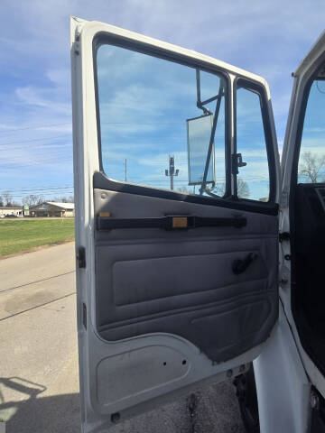2000 Freightliner FL60