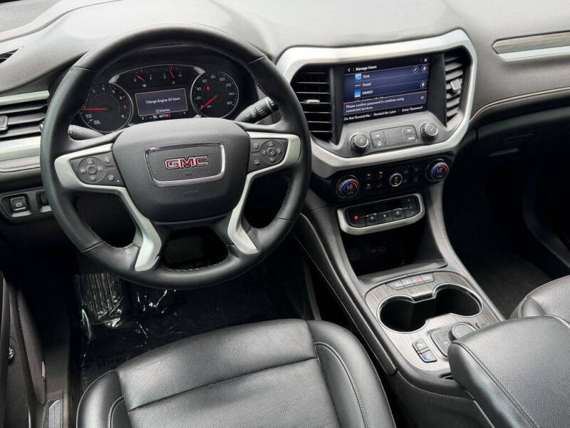 2023 GMC Acadia SLT