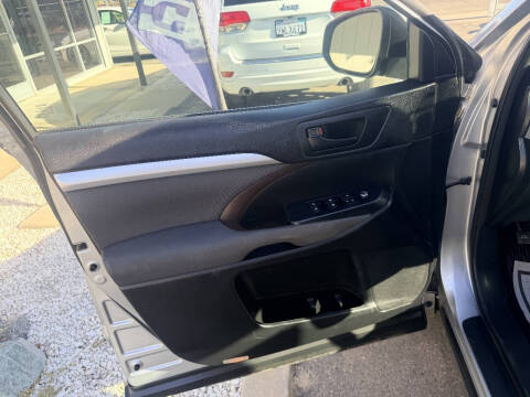2016 Toyota Highlander LE