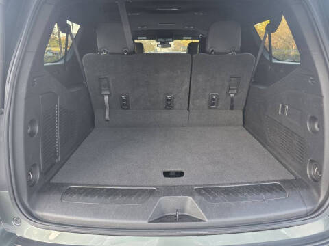 2023 Chevrolet Suburban LT